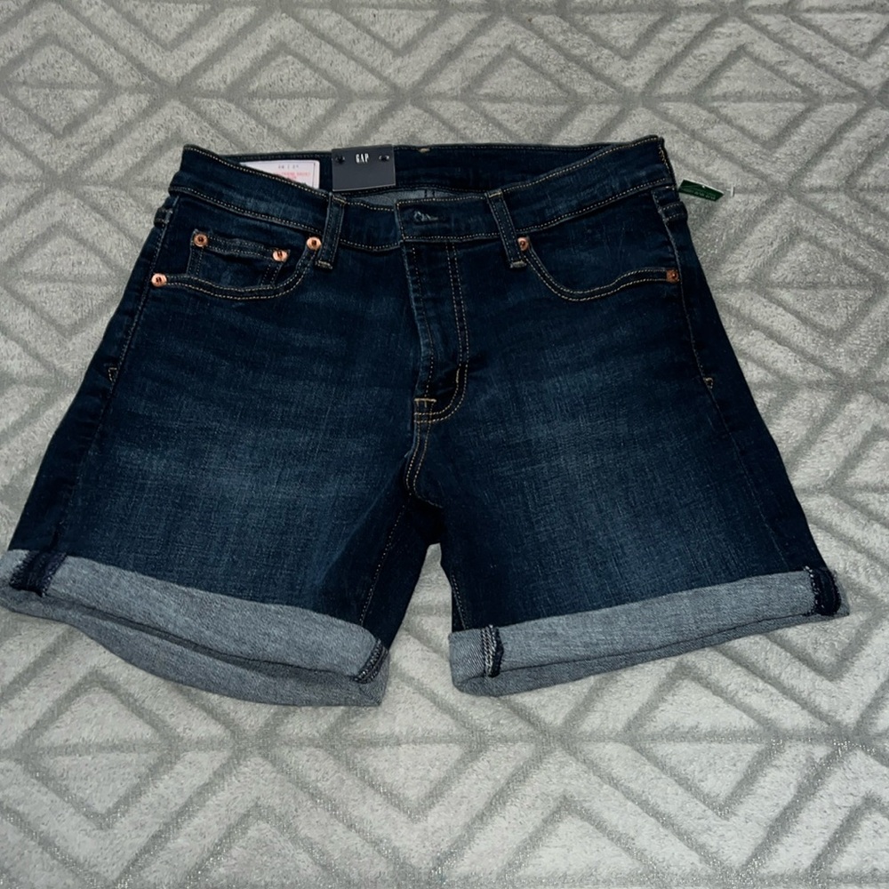 Gap 5” Girlfriend Shorts Mid Rise